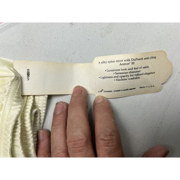 Vanity Fair Ravissant Sissy Granny Panties Silky Nylon 7/L Lemon Yellow New VTG - Picture 8 of 9